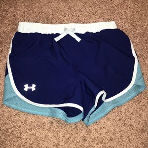 girls youth large under armor shorts/